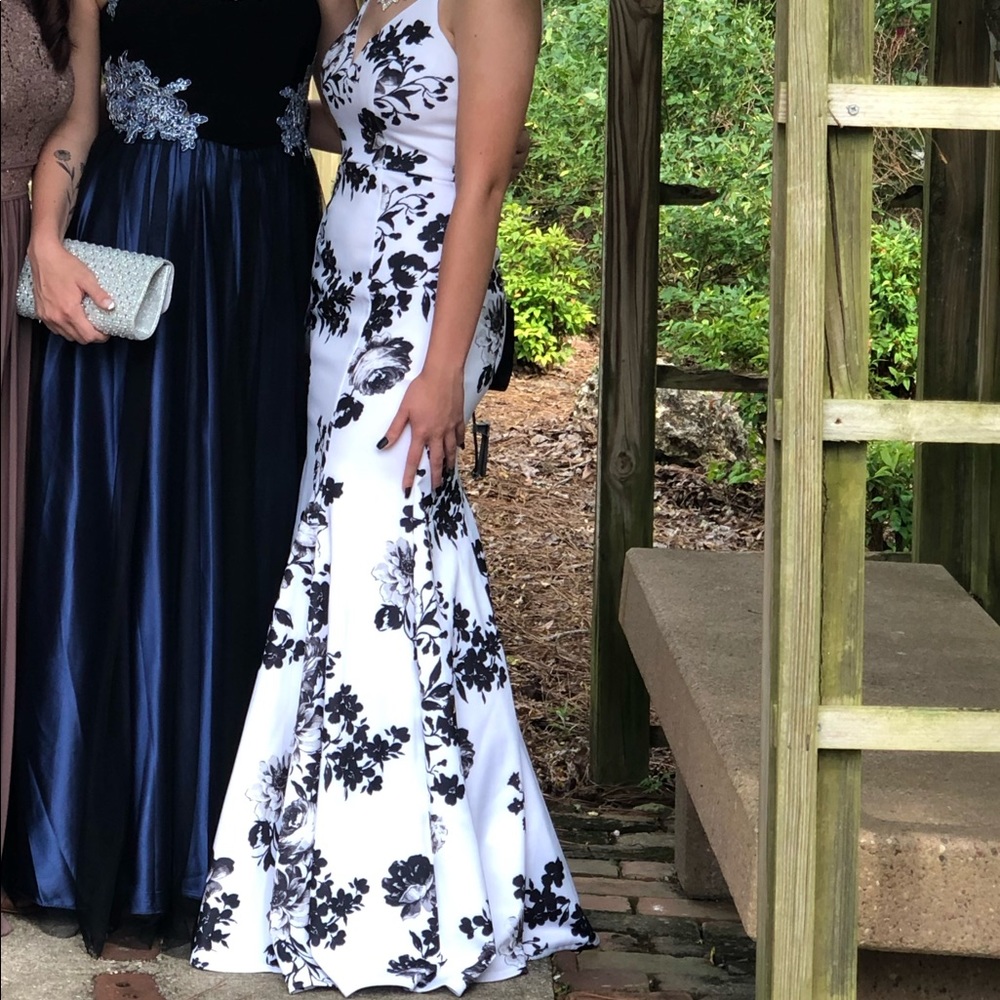 Gorgeous prom dress. Only wore once